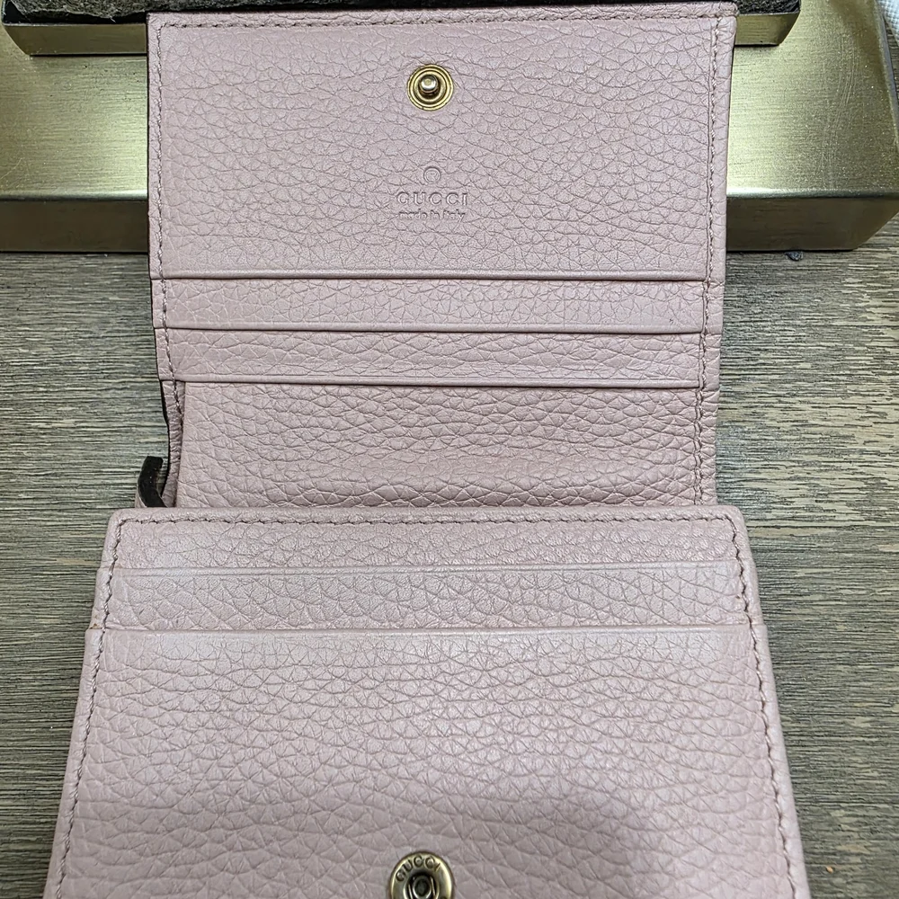 Gucci Pink Wallet with Gold Bee Detail - Picture 3 of 6